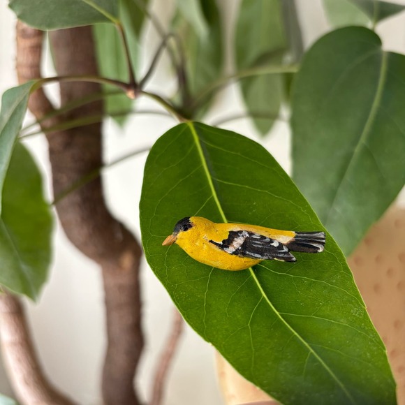 Vintage Wood Finch Pin - Picture 1 of 3